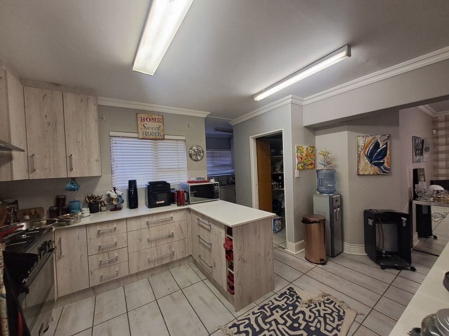4 Bedroom Property for Sale in Heuwelsig Free State